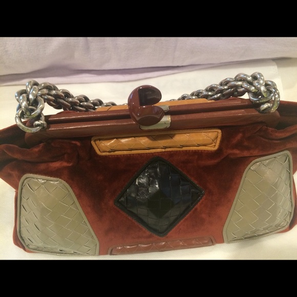 Bottega Veneta Limited Edition Velvet Leather Bag - Picture 10 of 17